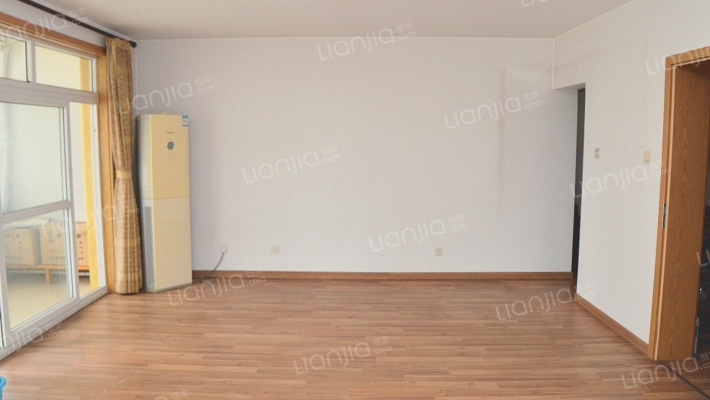 纯正别墅区一层带院南北通透环境好-客厅B