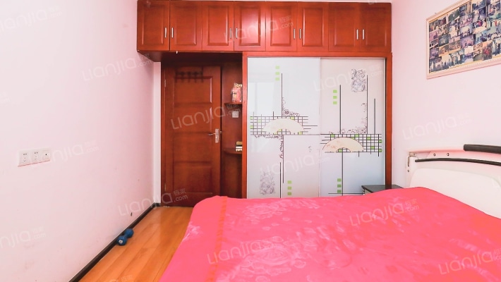 上江城，一线江景房，153平米，单价便宜  看房方便-卧室C