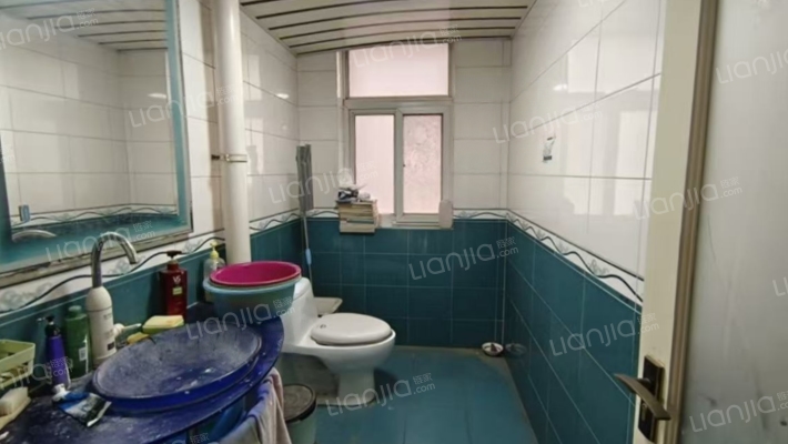 朝阳路新工商局小区 南北大三居，低楼层-卫生间A