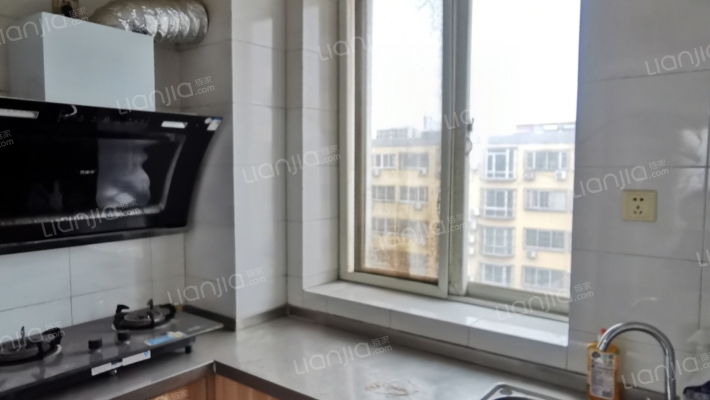 采光好 南北通透，有地下室。交通，教育，医疗-厨房