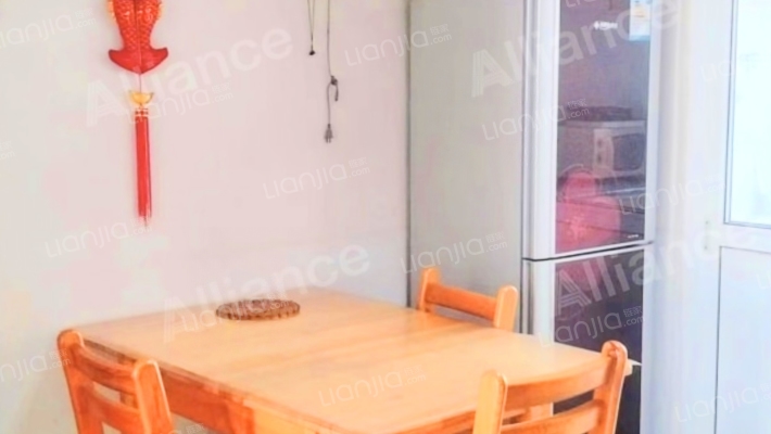 南北通透2居室，板楼中高层，集中供暖，二康南侧，-餐厅