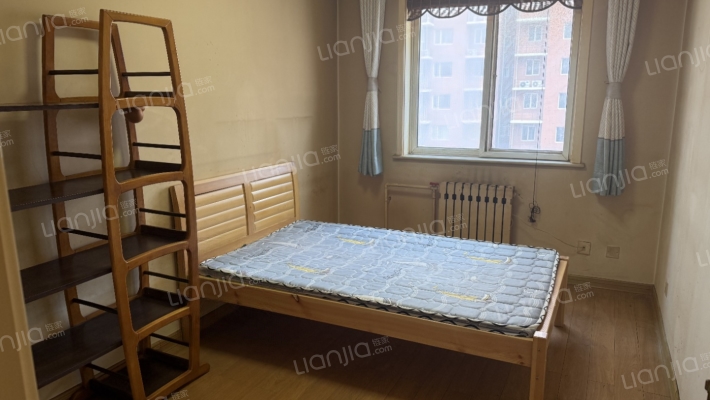 德新公园旁，精装修三居室，适合一家三代人居住。-卧室C