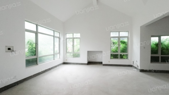 东方高尔夫别墅二-三期二手房实景图