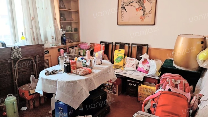 金税小区三居双位大三居南 北集中供暖-餐厅