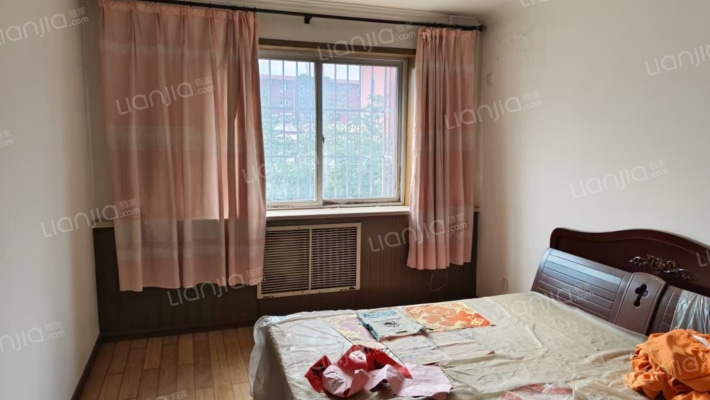 二康旁边，中间三层，生活方便，满五税费低-卧室B