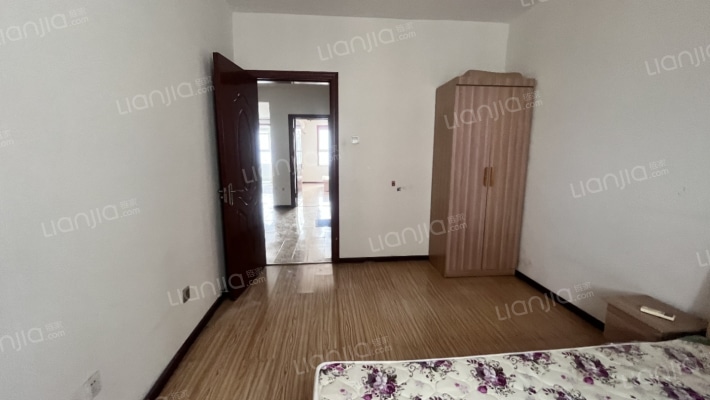 天龙小区电梯房三居，二康医院，宜佳旺。-卧室B