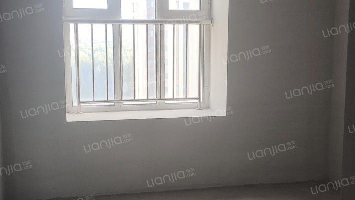 急售三利南北向小三居，采光好，价格美丽-卧室A