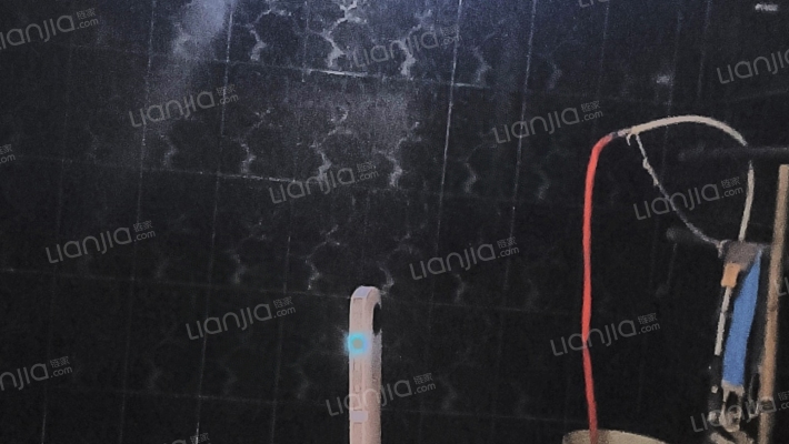 板楼，公摊小，南北通透两居，无遮挡，采光很好-卫生间