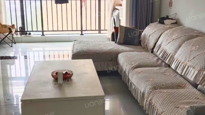 康馨六团绿城水郡二手房实景图