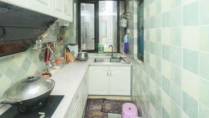 保利江语城精装三房带车位出售 产权在手满两年-厨房