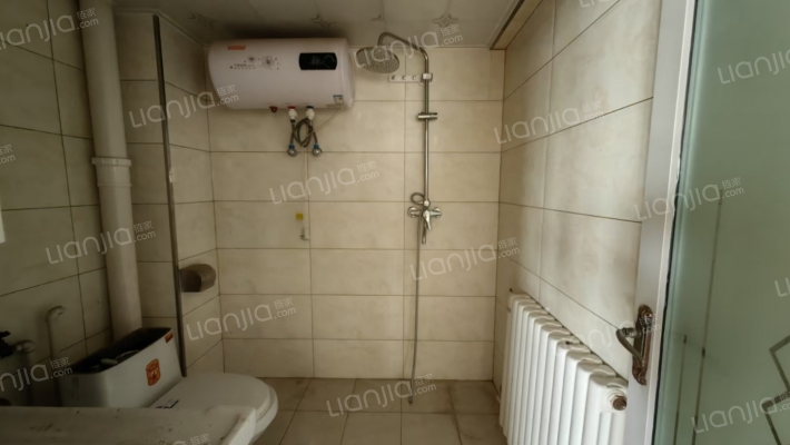 范阳路沿线  集中供暖 跃层 有大露台 视野好-卫生间C