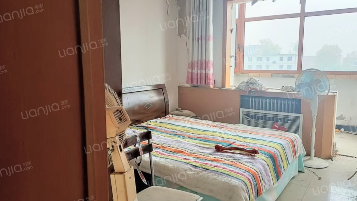 南北通透大三居，户型方正，明厨明卫，集中供暖-卧室B