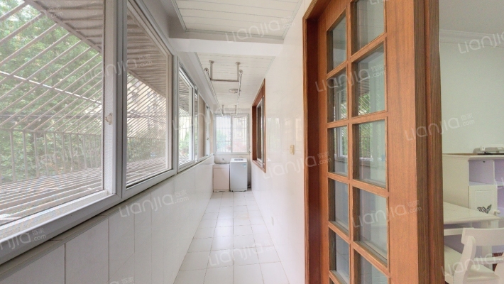 青海新村2层，3室1厅，自住精装满5年，带15平方车库-阳台