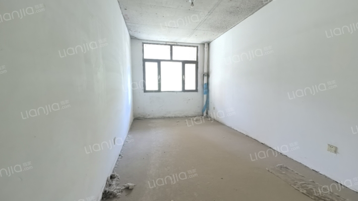 此房产证满二，大花园，带车库，诚意出售。-卧室C