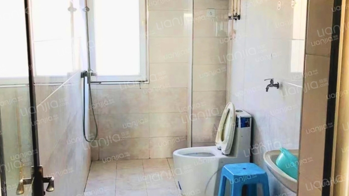 水岸花城 3室1厅 南 北-卫生间A