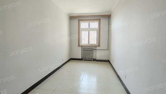 开发区槐林新村南北通透两居生活方便带小房-卧室B