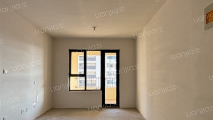 房子小区环境优美     绿化多   采光没有遮挡-客厅