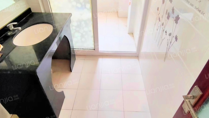 德信公园 旁板楼社区，三阳开泰户型，满五唯一-卫生间A