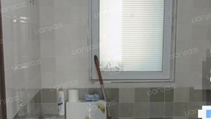 华融现代城 三居 装修南北通透 采光好 居住舒适-卫生间