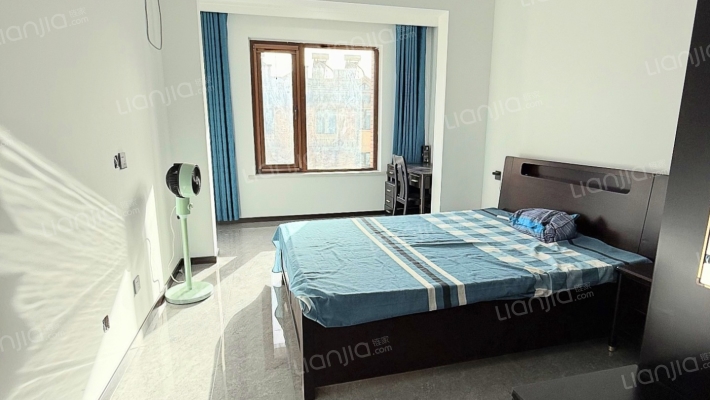 鸿坤理想尔湾 4室2厅 南 北-卧室C