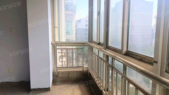 紫薇家园 毛坯房三居室出售 步梯3楼-阳台