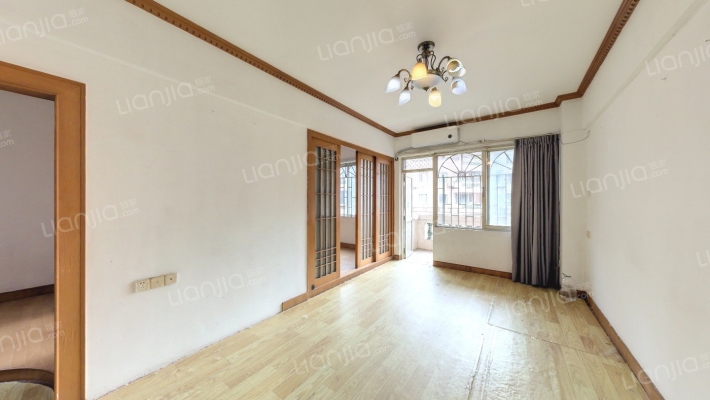 新鸿花园一期二手房实景图