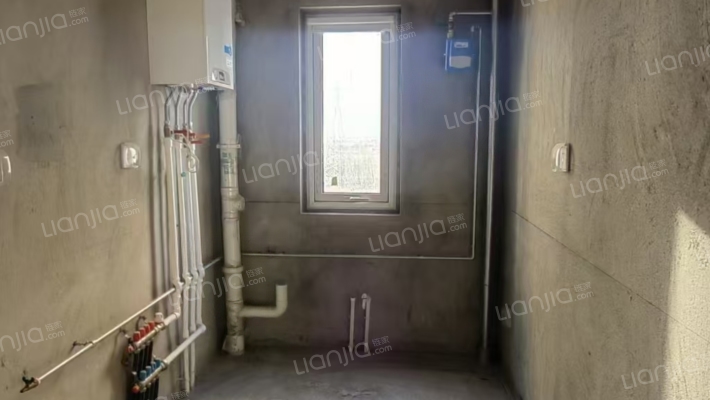 北京界三利中和城C区。100平三居室南北通透，位置好，-厨房