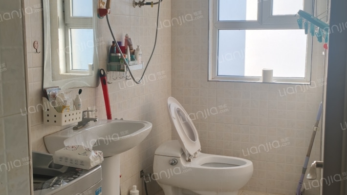 水岸花城，一线河景美宅，标准现房，即买即住-卫生间