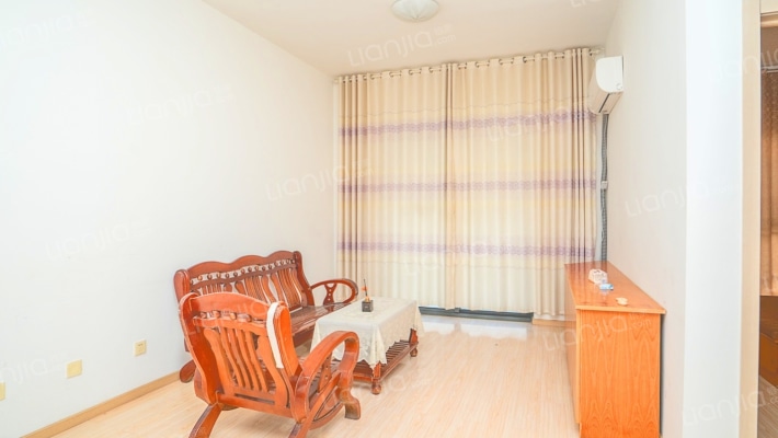 世茂名品街区二手房实景图