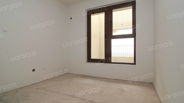 跃层有露天阳台，采光充足，视野宽阔，交通便利。-卧室B