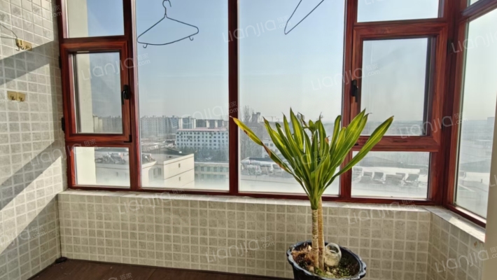 范阳路，一梯两户，小高层128平三居，110万可议-阳台