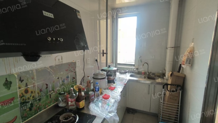 水岸花城全南两居，户型方正，简单装修-厨房