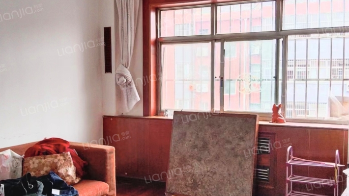 此房本满五唯一，税率低。商场，医疗,交通便利。-卧室A