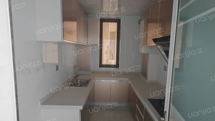 精装修两居，全天采光，房本满五唯一，交通出行方便-厨房A