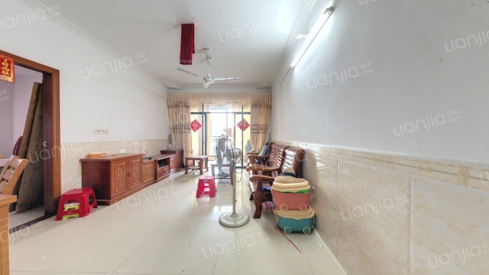 金城港溢湾二手房实景图