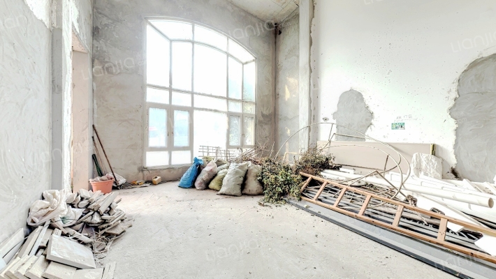 恒大金碧天下依云湖二手房实景图