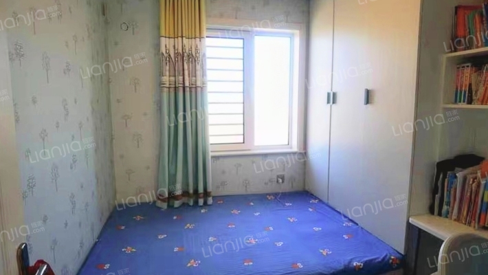 此房精装修，正规四居室，拎包入住 ，诚意出售-卧室B