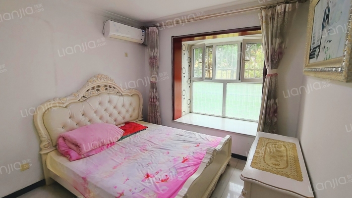 南向格局 楼层好 视野宽阔 适合居住-卧室A