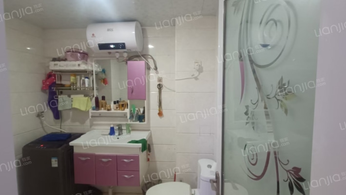 南北通透大三居室，一层适合做生意-卫生间