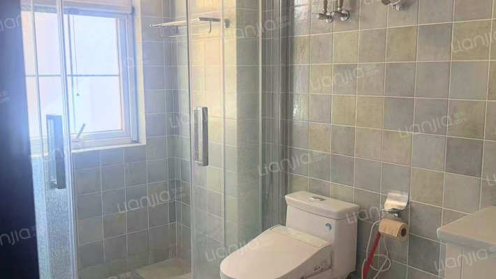 70年大产权，房证满二，次新房，通勤北京，交通方便。-卫生间B