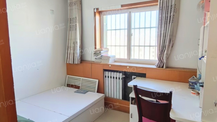 开发区优质大三居，客厅，主卧朝阳，双卫，带地下室。-卧室C