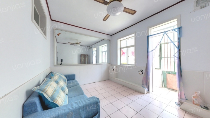 柳泉路220号二手房实景图