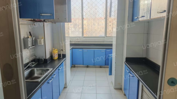 此房满五，带装修，税费比较低，交通便利，配套齐全-厨房