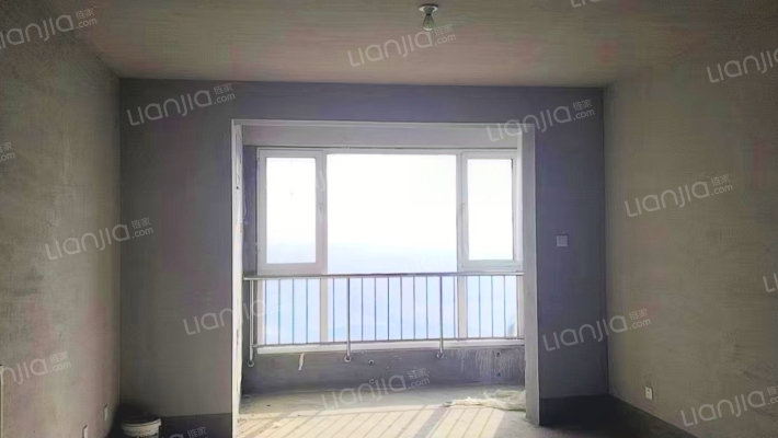 此房业主诚意卖，没抵押，能贷款，户型好-客厅