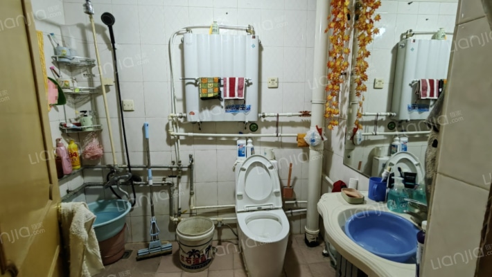 范阳路 政法街 二跃三 南北通透大三居出售-卫生间B