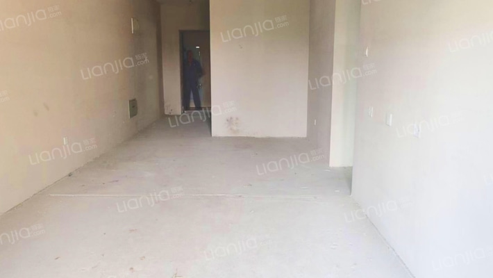 琉璃河铂悦山底层两居室   全天无遮挡  价格合理-客厅