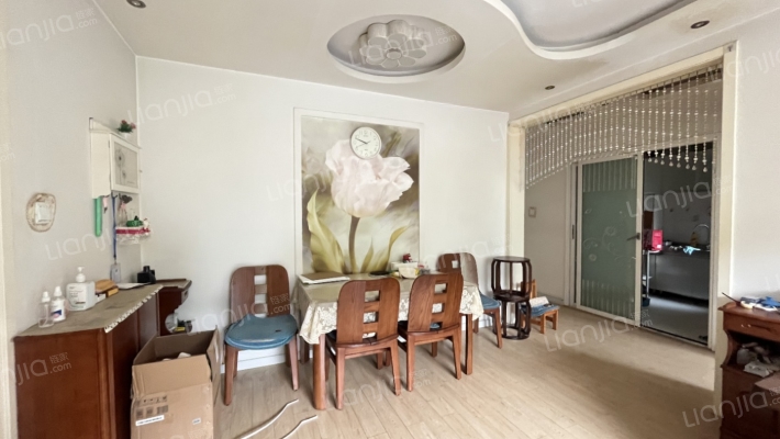 房本满五不唯一，通透3居室，交通便利，配套齐全。-餐厅