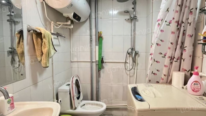 东安小区 物探五号院 小三居 中间楼层-卫生间