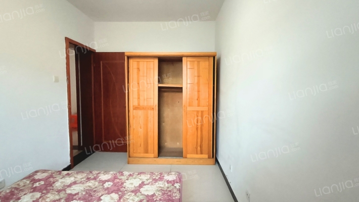 水岸花城，南北通透，户型方正，集中供暖。-卧室H