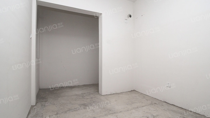 跃层有露天阳台，采光充足，视野宽阔，交通便利。-卧室A